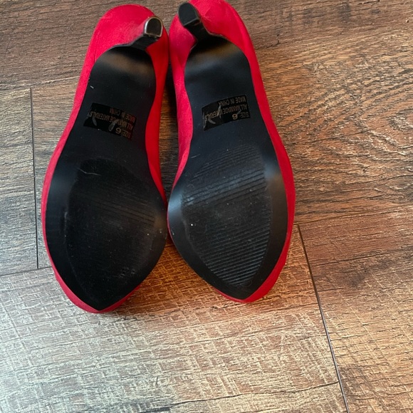 QUPID Red peep toe heels - Picture 3 of 3